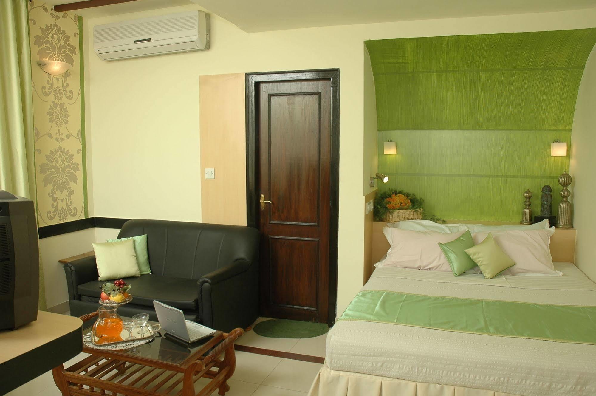 ไอสเตย์ โฮเต็ล อินแฟนทรี โร้ด Hotel บังกาลอร์ ภายนอก รูปภาพ